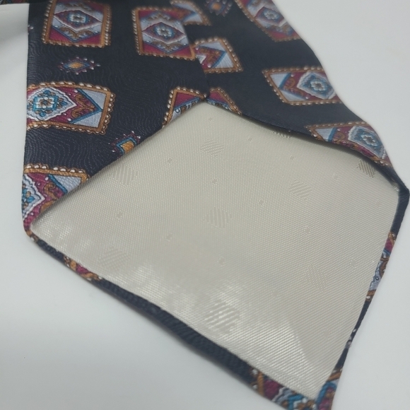 Oscar de la Renta | Black and Red Vintage Silk Rectangle Patterned Tie - Picture 7 of 10